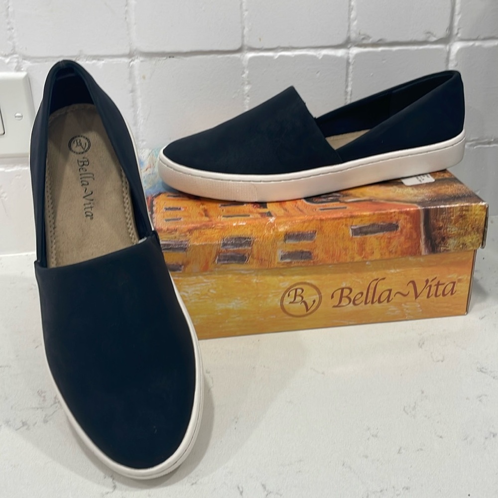 Bella Vita Bebe navy slip in shoes size 9.5 narrow NEW